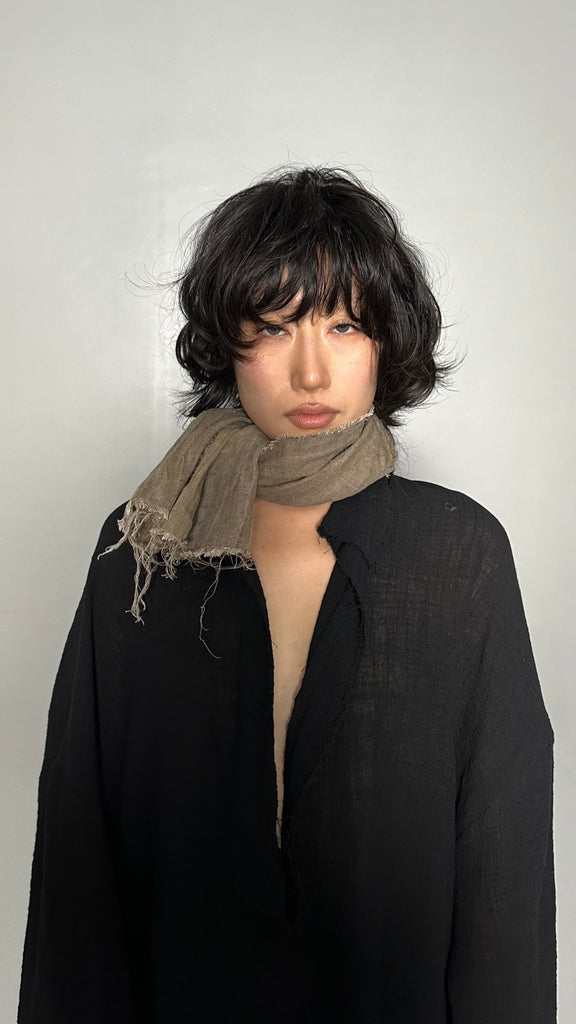 SS25 AMU Unisex. Irregular Crease & Dyed Herringbone Scarf #BEIGE