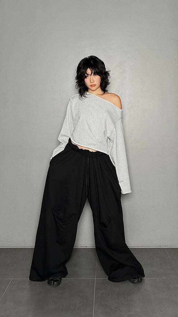 FW25 AMU. Off-shoulder Top (Reversible) #BLACK