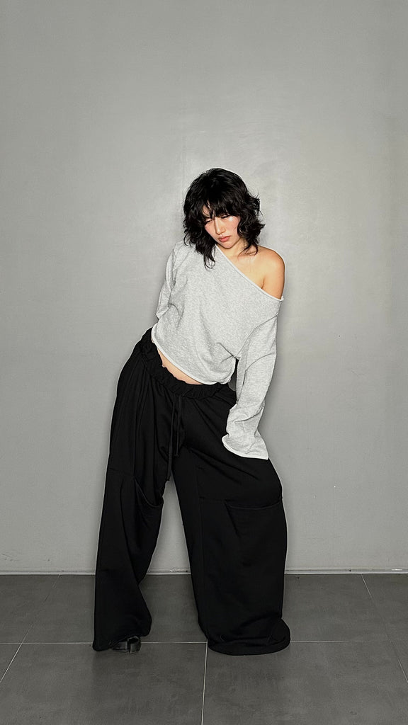FW25 AMU. Off-shoulder Top (Reversible) #BLACK