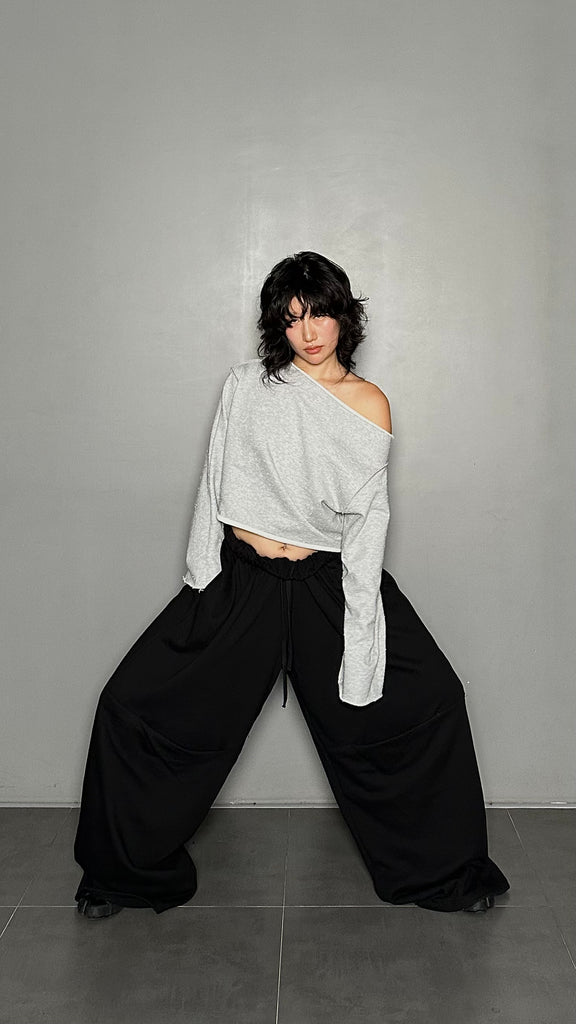 FW25 AMU. Off-shoulder Top (Reversible) #BLACK