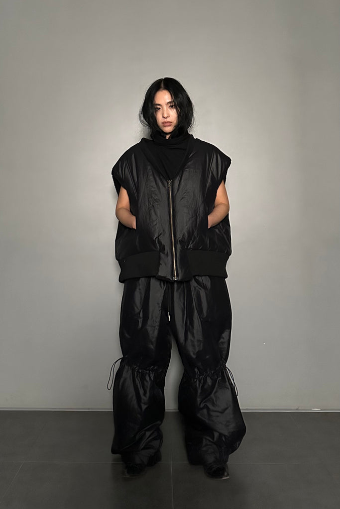 FW24 UNISEX AMU OVERSIZED PADDED REVERSIBLE VEST #BLACK