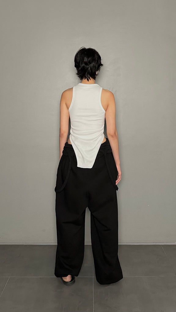 SS25 AMU Curved Sleeveless Top #BLACK
