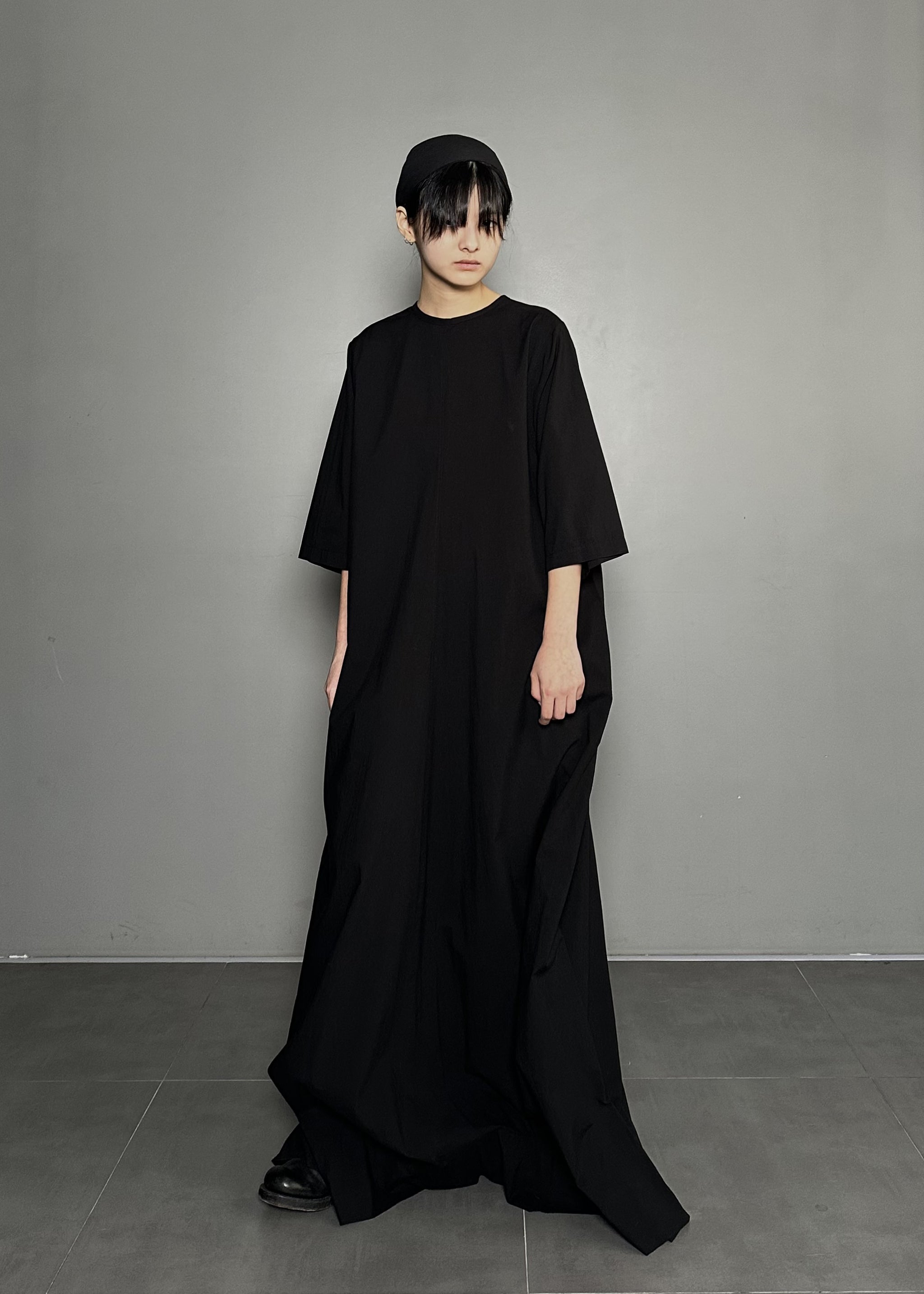 美品✨ 【SUKU 】DRESSING GOWN ブラック S Ｍ Slinky black latex gown with built-in glove, embroidered