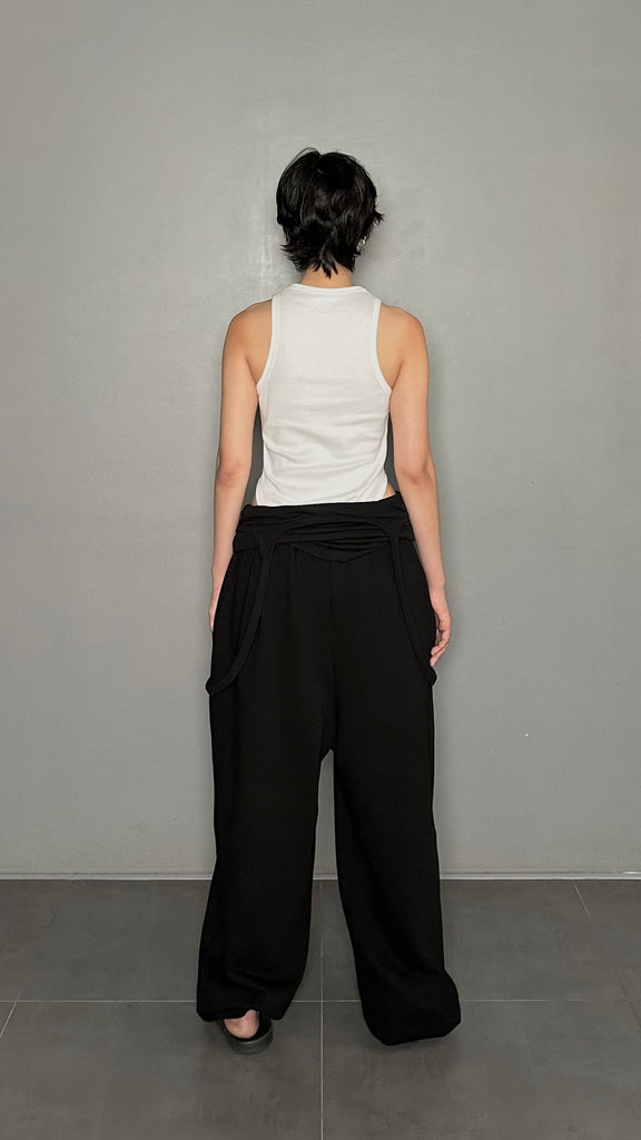SS25 AMU Curved Sleeveless Top #BLACK