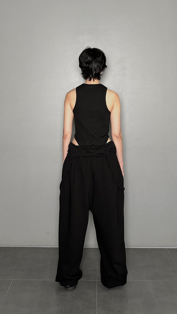SS25 AMU Curved Sleeveless Top #BLACK