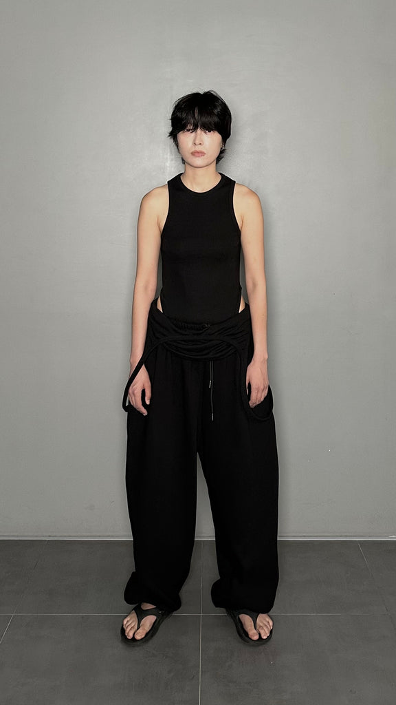 SS25 AMU Curved Sleeveless Top #BLACK
