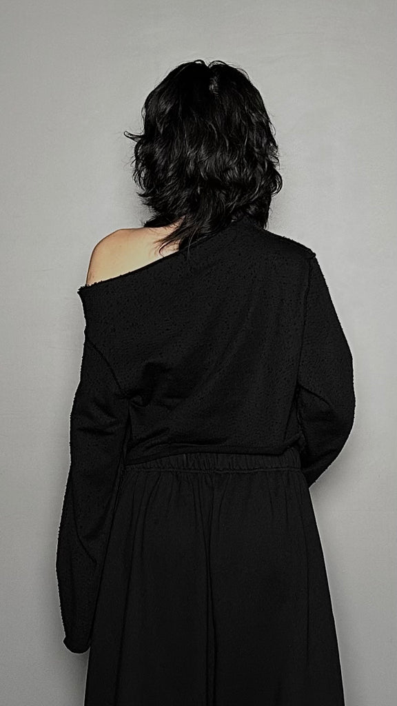 FW25 AMU. Off-shoulder Top (Reversible) #BLACK
