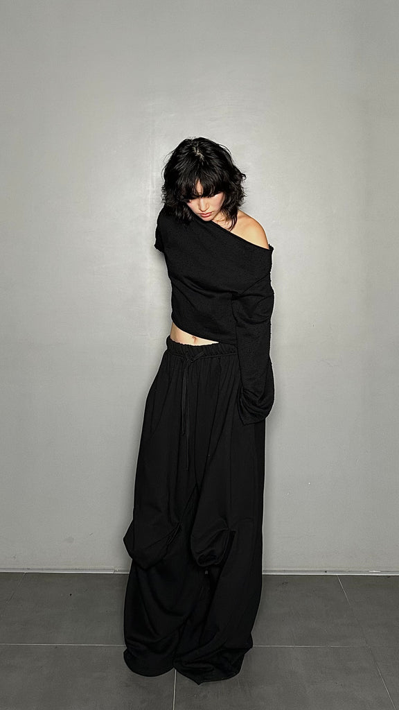 FW25 AMU. Off-shoulder Top (Reversible) #BLACK