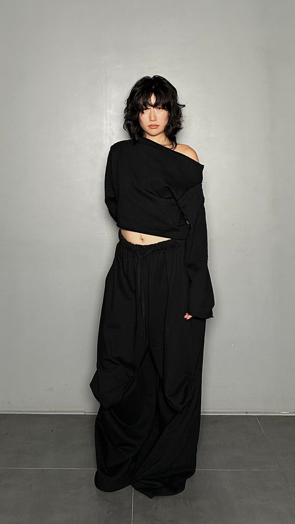 FW25 AMU. Off-shoulder Top (Reversible) #BLACK