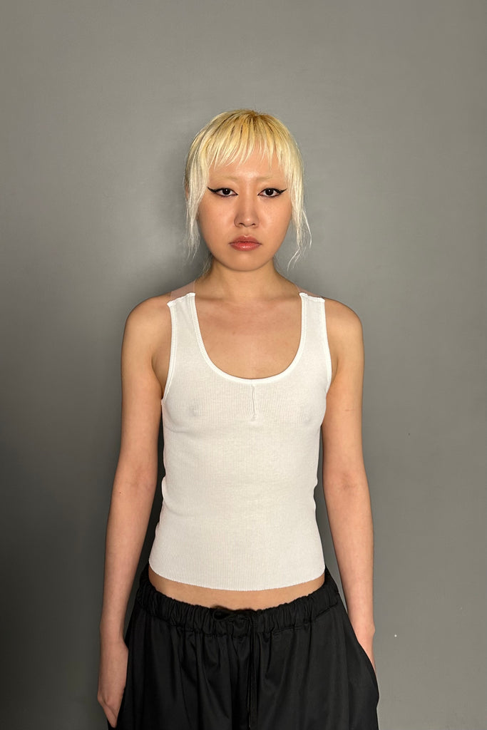SS25 AMU Silhouette Sleeveless Top #BLACK